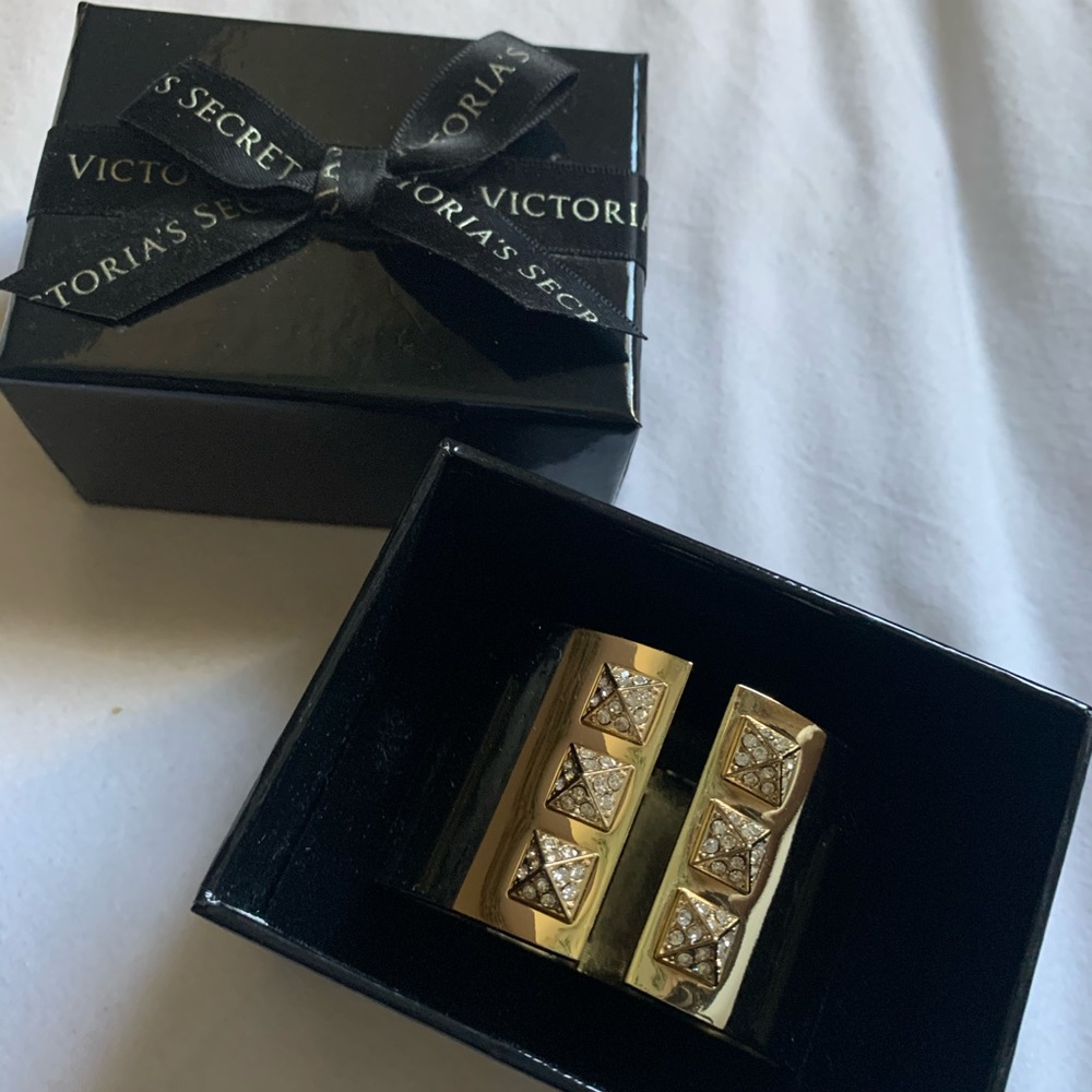Victoria’s Secret gold bangle
